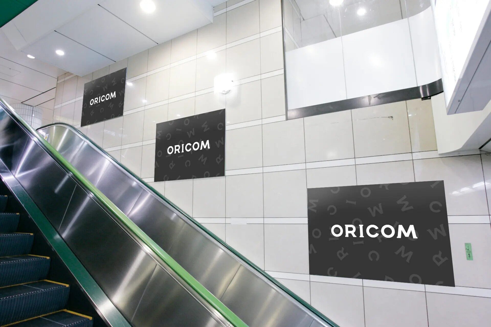 駅ジャック広告